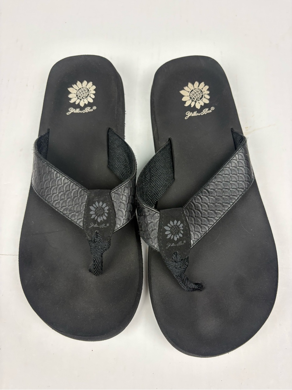 Yellow Box Women Size 9.5 Flip Flips Black Scale Snakeskin Foam Comfort Summer